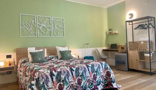 Deluxe Room (2 Adults + 1 Child)