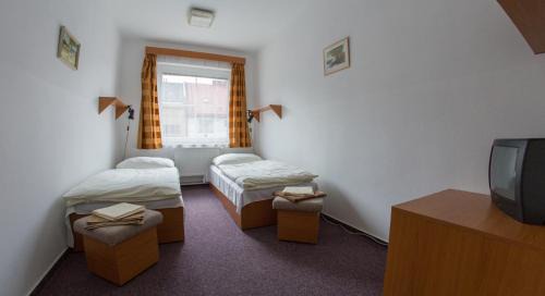 Double or Twin Room with Shared Bathroom