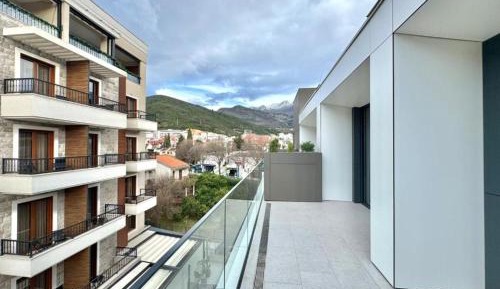 Deluxe One-Bedroom Apartment with City View