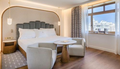 Centenari King Suite with City View