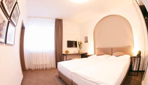 Double Room Ensuite - Brown
