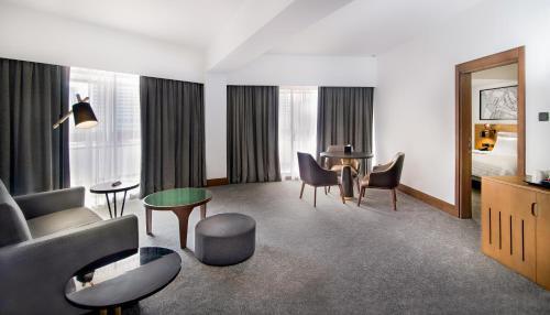 Diplomatic Suite with Club Lounge Access