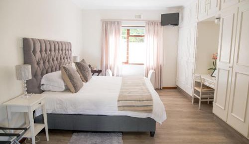 Queen Room with Pool View