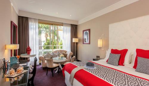 Deluxe Garden View Room With one King Bed