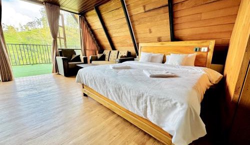 Family Room with Mountain View