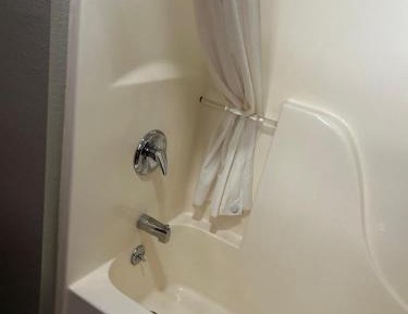 Queen Room - Non-Smoking