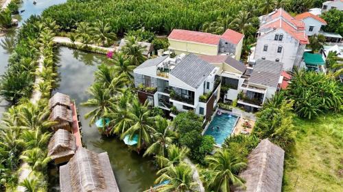 One-Bedroom Apartment with Pool View