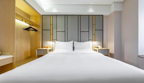 Business Queen Room