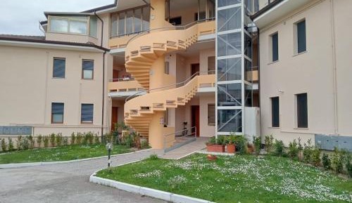 Apartment with Mountain View