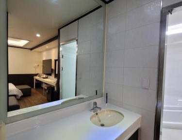 King Room with Spa Bath