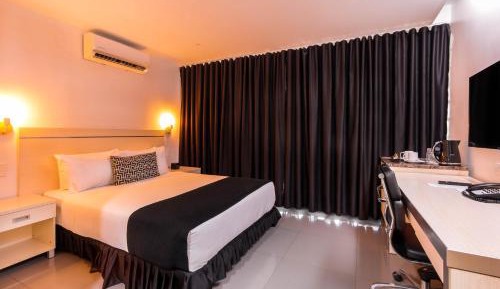 Deluxe Queen Room