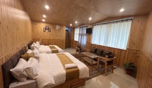 Deluxe Family Room