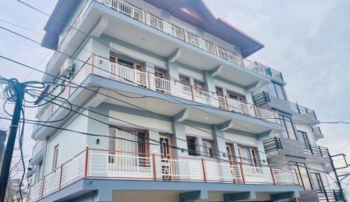 Three-Bedroom Premium Apartment with Balcony