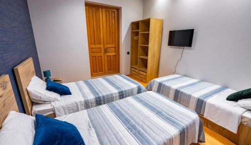 Basic Triple Room with Shared Bathroom