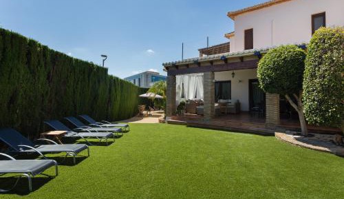 Villa with Garden View