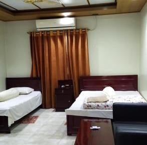 Deluxe Family Room