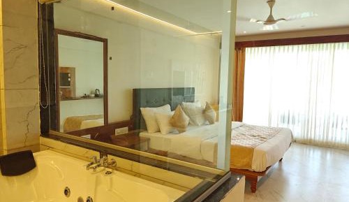 Suite with Hot Tub