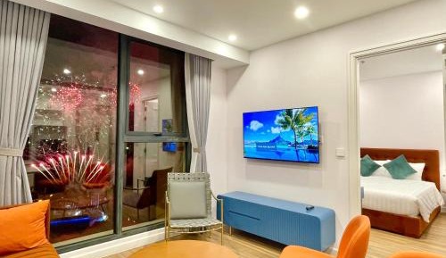 One-Bedroom Apartment with Sea View