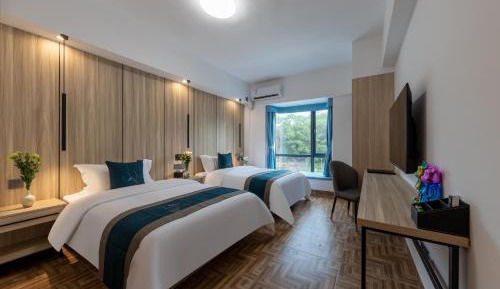 Double or Twin Room with Shower