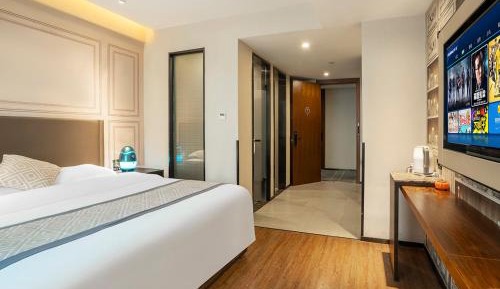 Deluxe Double Room (2 Adults + 1 Child)