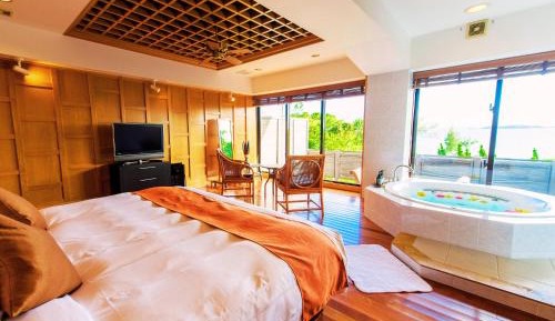Three-Bedroom Villa with Sea View and Terrace