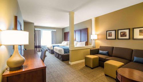 Queen Suite with Sofa Bed