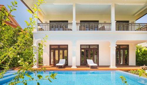 Villa with Garden View