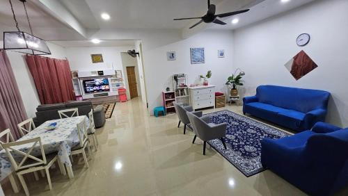 Three-Bedroom Holiday Home 