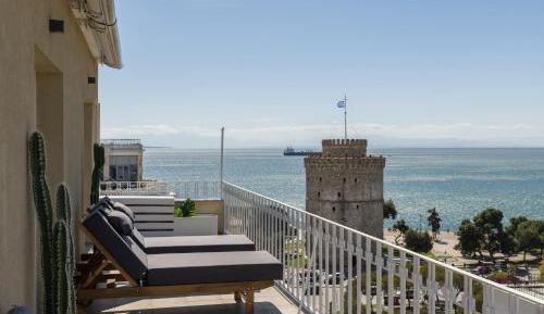 Two-Bedroom Apartment with Balcony and Sea View