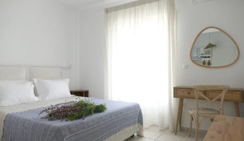 Deluxe Double Room with Side Sea View
