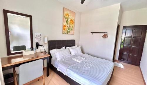 Standard Queen Room