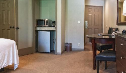 Standard Queen Room