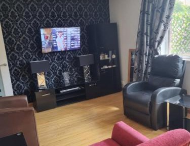 One-Bedroom Apartment with Balcony