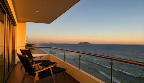 Two-Bedroom Apartment with Balcony and Sea View
