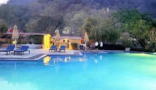 King Suite with Pool View