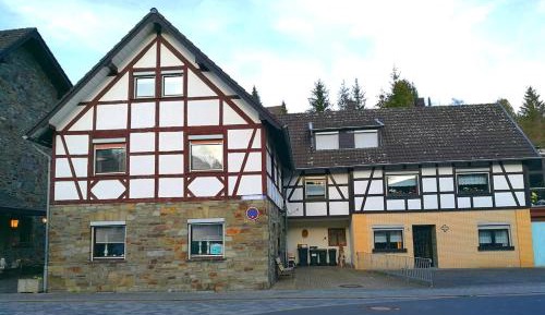 Single Room with Shared Bathroom