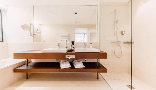 Junior Suite with Terrace and Thermal Bath Access