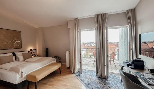 Superior Double Room with Balcony and Garden View