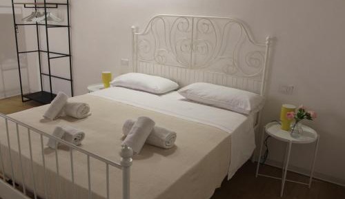 Studio Apartment with One Double Bed