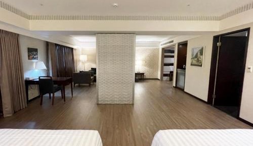 Deluxe Family Suite