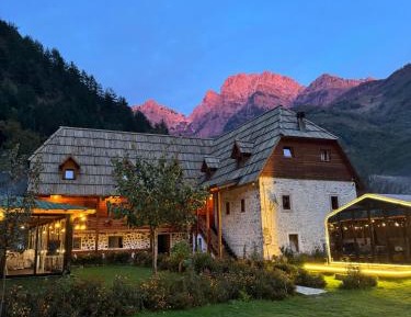 Triple Room with Mountain View