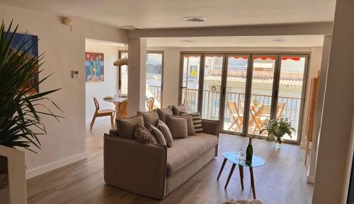 Two-Bedroom Apartment with Balcony and Sea View