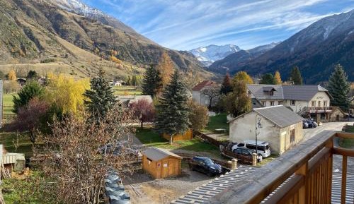 One-Bedroom Apartment with Balcony and Mountain View  