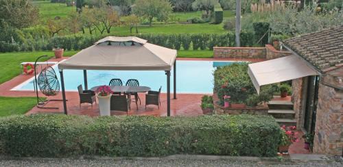 One-Bedroom Apartment with Pool View