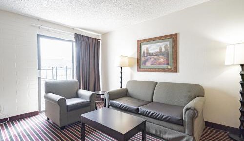 Queen Suite - Non-Smoking