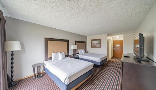 Queen Room with Two Queen Beds - Non-Smoking