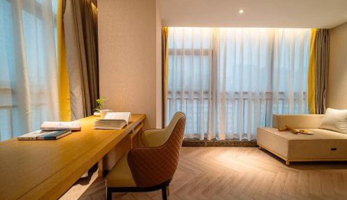 Deluxe Queen Room