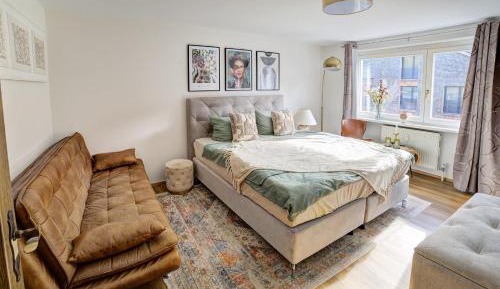 One-Bedroom Apartment with Bath