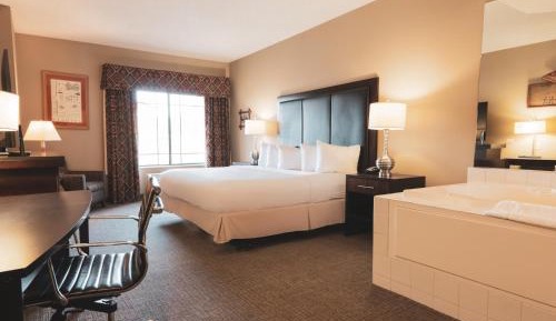 Suite with Hot Tub