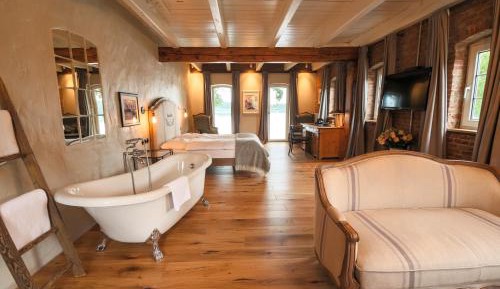 Suite with Lake View